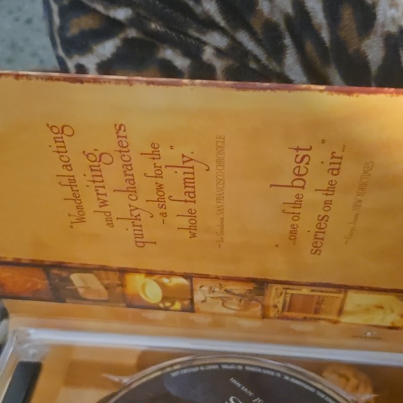 Gilmore Girls Complete 1st Season DVD Set - Picture 5 of 5